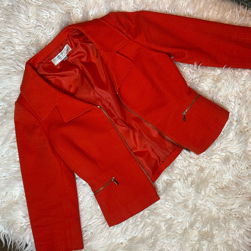 Tahari Blazer Style